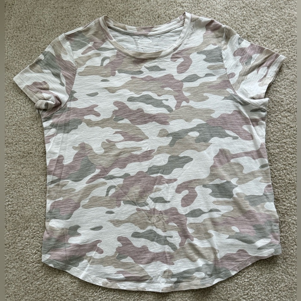 Old Navy Women’s pink camo t-shirt large
